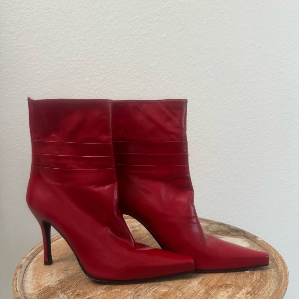 Stuart Weitzman Y2K Pointed-Toe Leather Booties Timeless and Classic